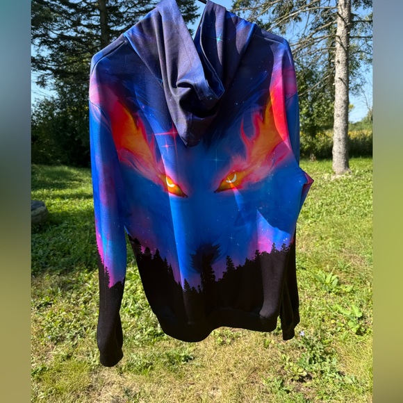 Vibrant Wolf Graphic Hoodie - Picture 4 of 12